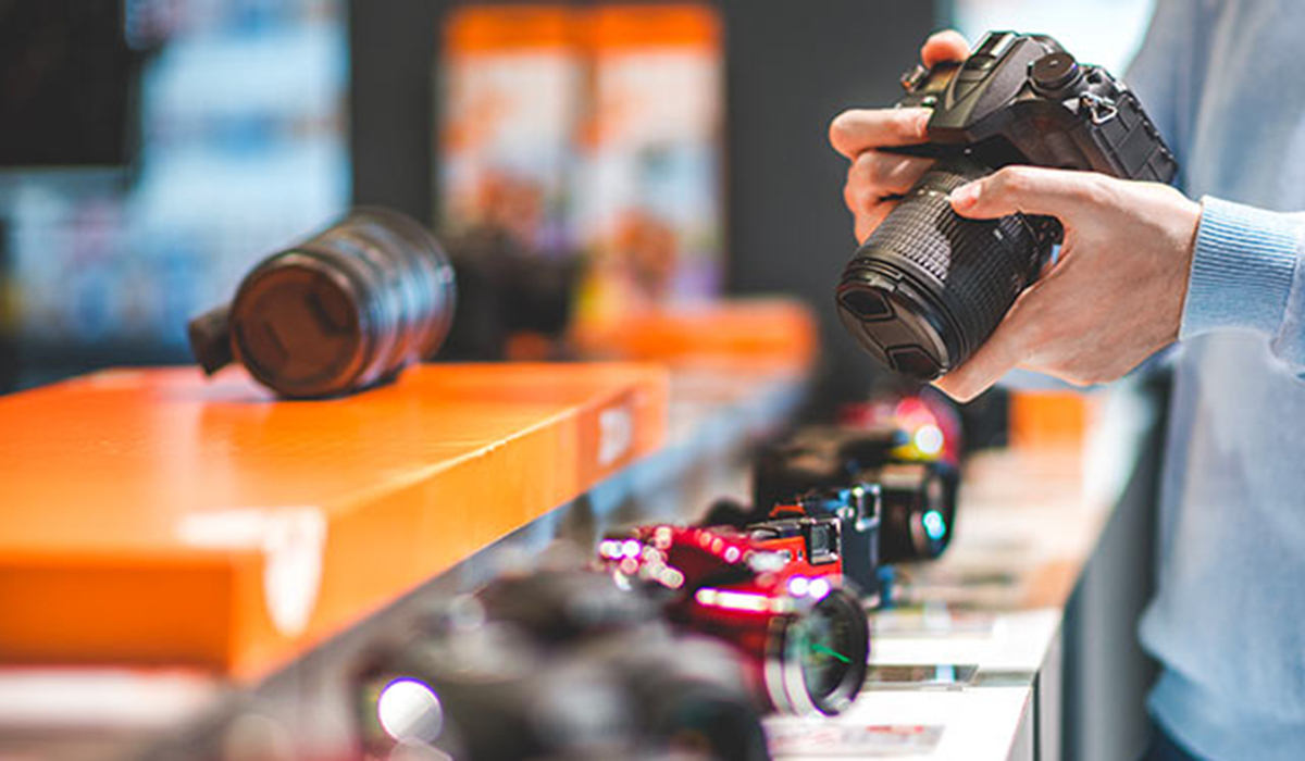 Buying a New Camera? Online or In-Store – the Better Option post thumbnail image