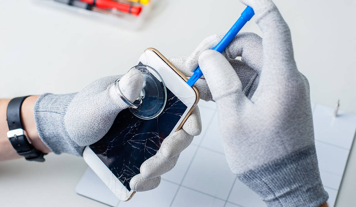 Importance of iPhone Repair Professionals post thumbnail image