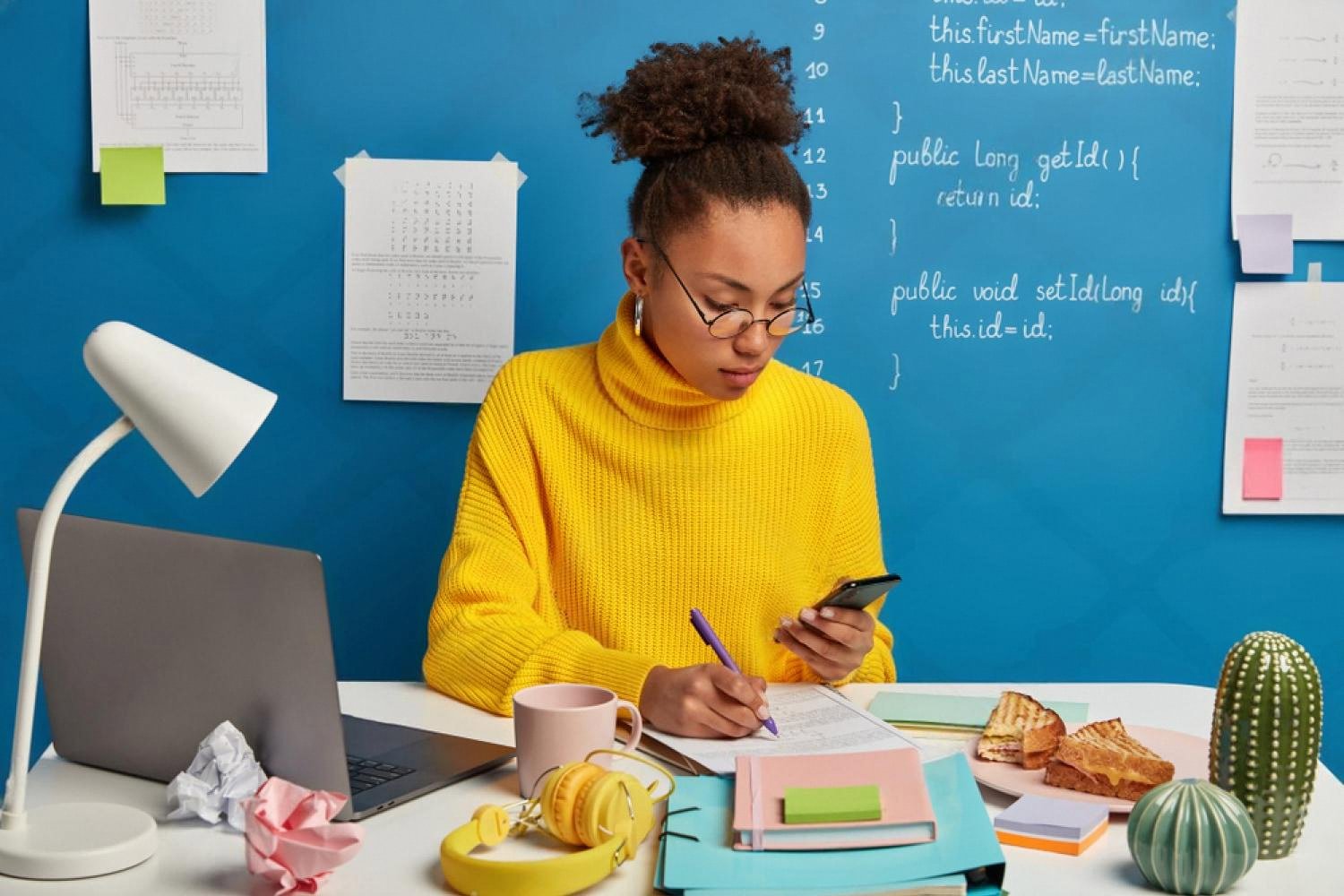 Young UAE entrepreneur researching backlink opportunities on her laptop and phone